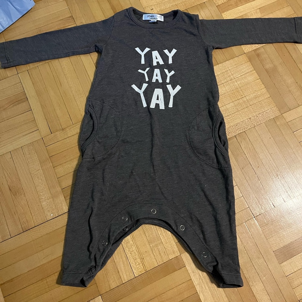 2/15$ ✨ gray long sleeve romper